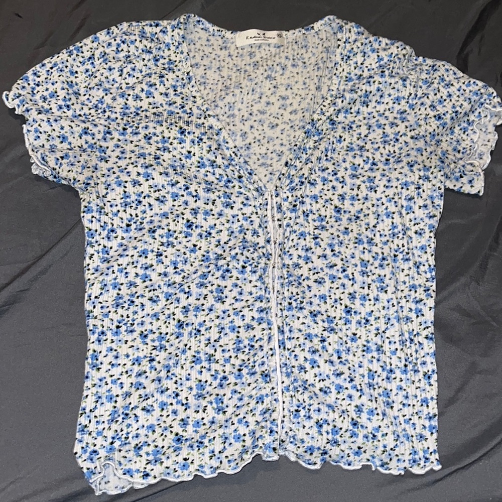 Cute white & blue button up shirt